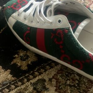 Gucci gym shoes size 10